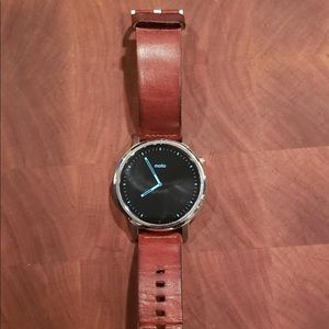 New Moto SmartWatch 360 2nd Gen w/ Leather Band